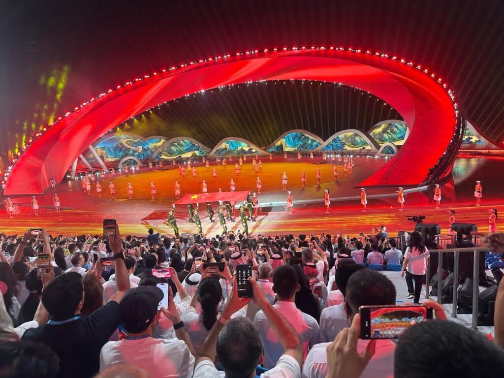 آسيوية سانيا الشاطئية 2026 إفتتاح عملاق للألعاب والبعثة اللبنانية شاركت في العرض العام منافسات فريقا كرة الطائرة وأكواتلون تنطلق غداً