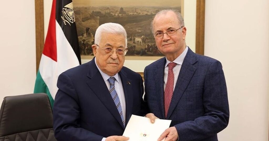 عباس خوفا من خسارة السلطة اختار أحد رفاقه ...