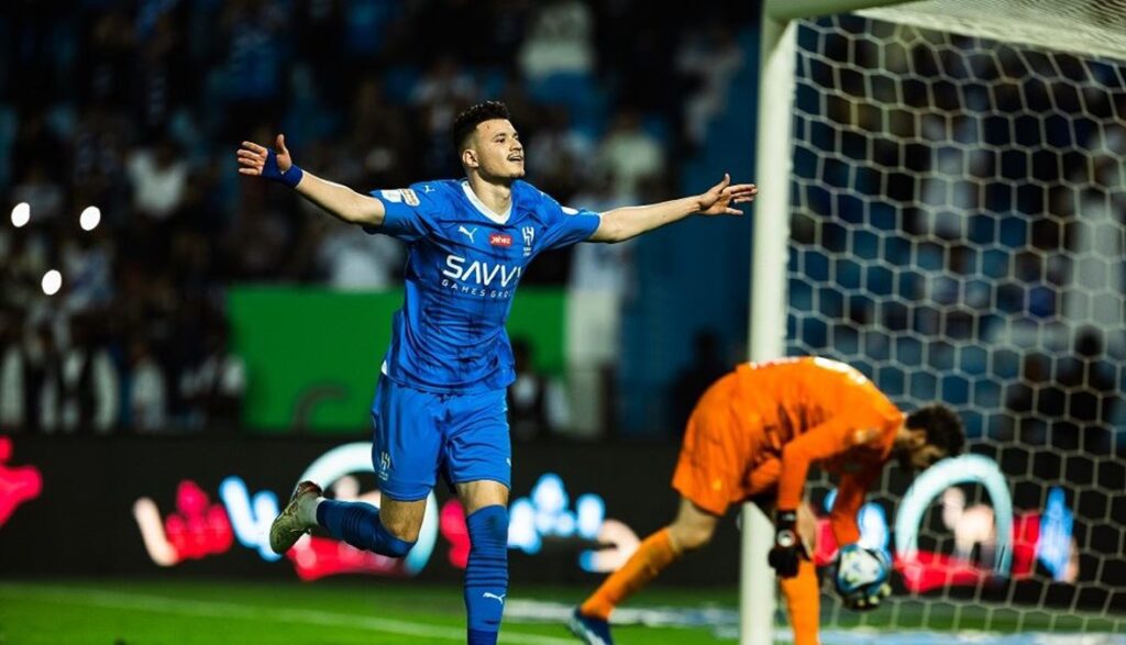 الهلال يواصل سلسلة انتصاراته الهلال يواصل سلسلة انتصاراته