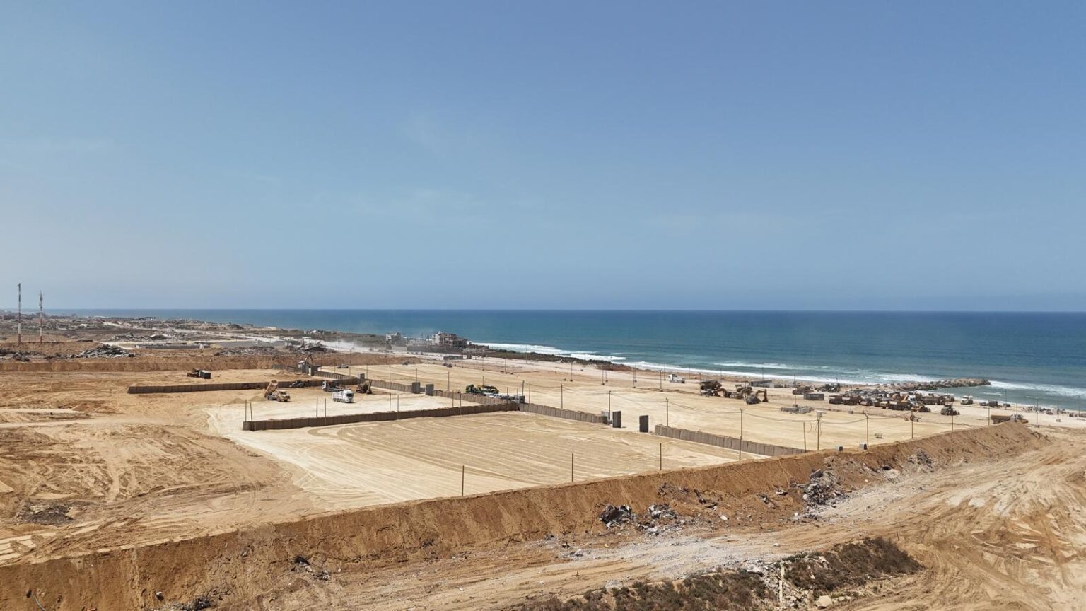 الجيش الإسرائيلي ينشر مشاهد لأعمال إنشاء الرصيف البحري في قطاع غزة