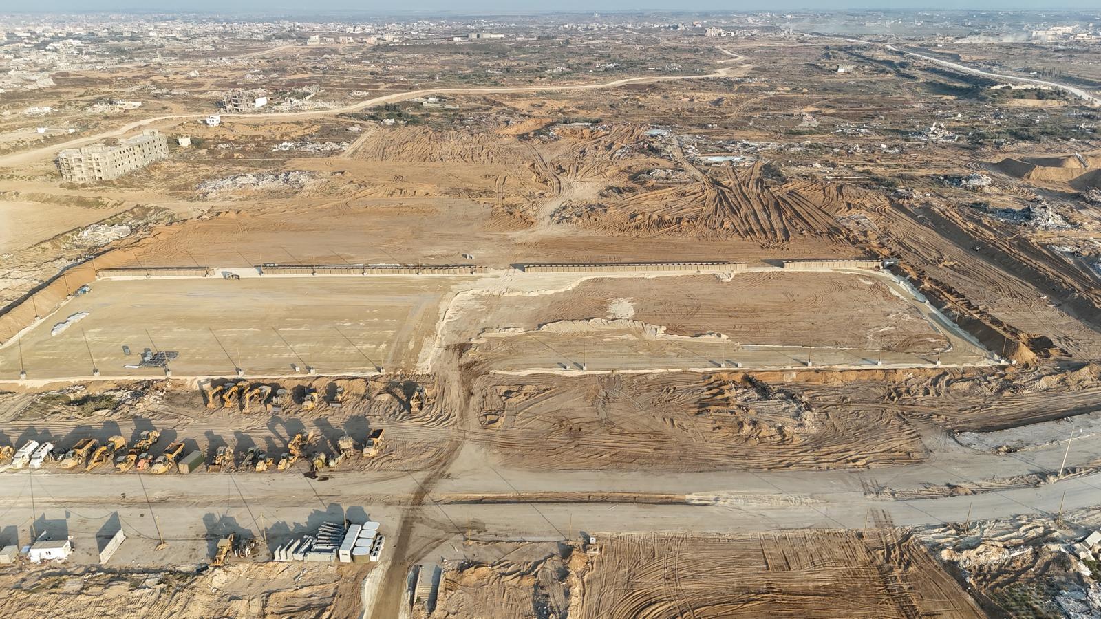الجيش الإسرائيلي ينشر مشاهد لأعمال إنشاء الرصيف البحري في قطاع غزة 8 الجيش الإسرائيلي ينشر مشاهد لأعمال إنشاء الرصيف البحري في قطاع غزة