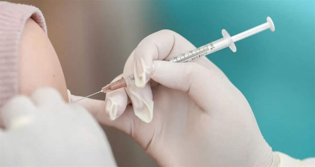 أسترازينيكا تبدأ سحب لقاح كورونا عالمياً..