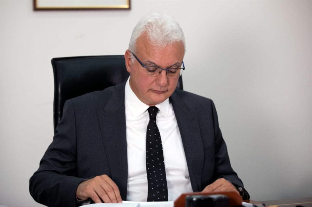بيان من وزير الإتصالات بشأن “حظر تطبيق تيك توك”.. إليكم التفاصيل بيان من وزير الإتصالات بشأن "حظر تطبيق تيك توك".. إليكم التفاصيل