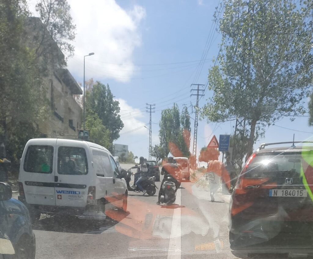 استهداف سيارة قرب محطة الايتام بنت جبيل