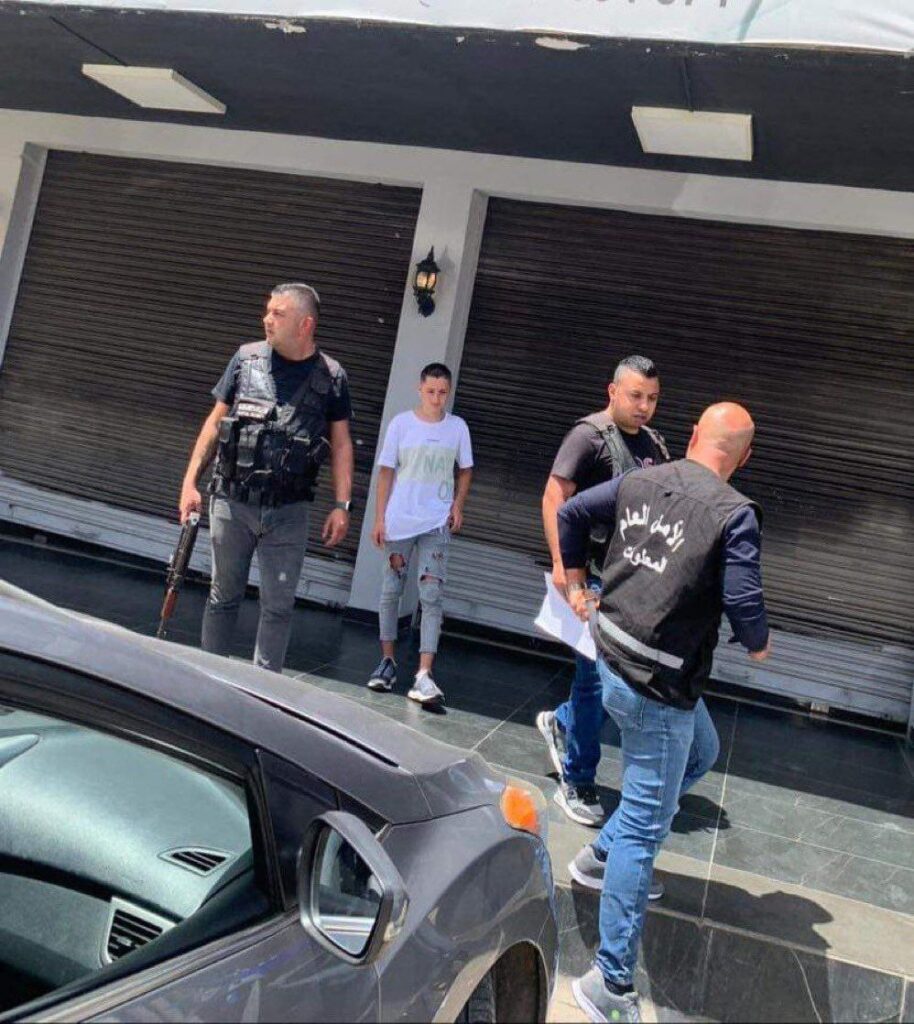 انتظر حتى عودته إلى منزله... الجيش الإسرائيلي يغتال صحافياً وزوجته وابنه في غزة