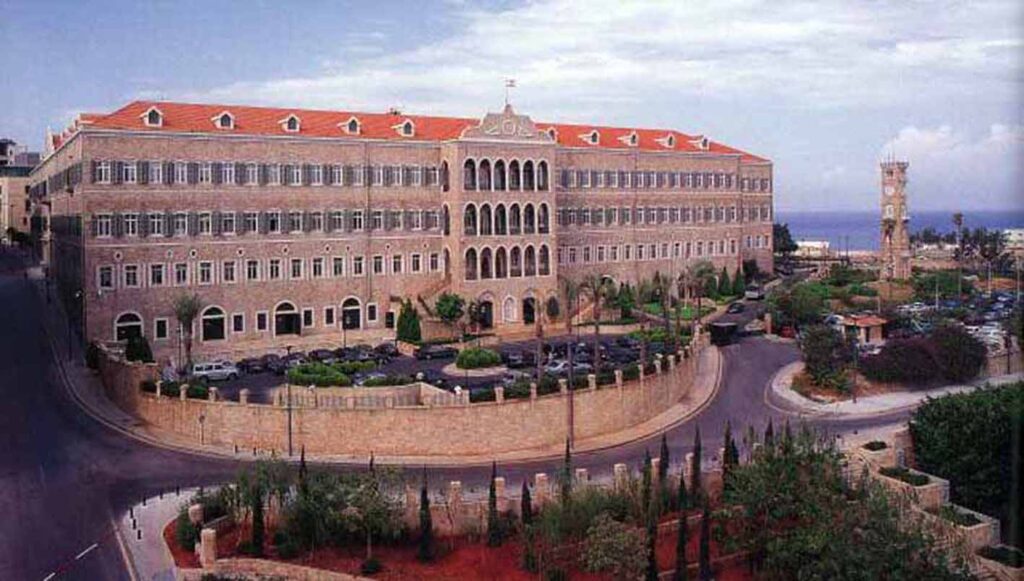 لبنان يدرس رفع الرواتب