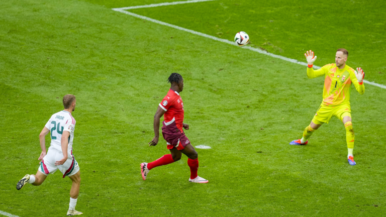 سويسرا تفتتح مشوارها في كأس أوروبا 2024 بفوز ثمين على هنغاريا 3 سويسرا تفتتح مشوارها في كأس أوروبا 2024 بفوز ثمين على هنغاريا