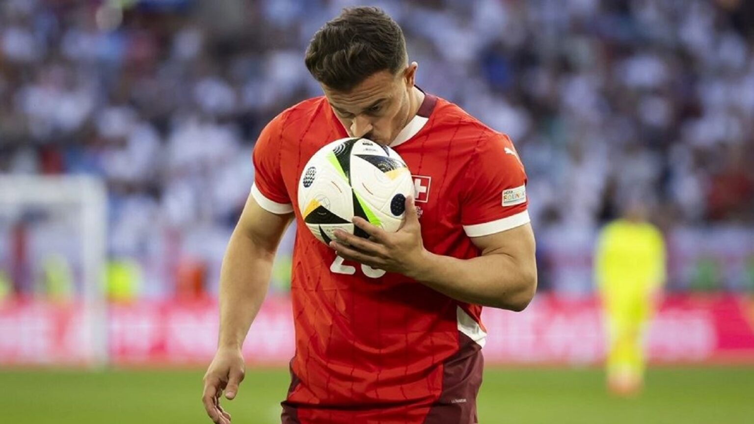 جيردان شاكيري ينهي مسيرته مع منتخب سويسرا: “أقول لكم جميعاً شكراً” جيردان شاكيري ينهي مسيرته مع منتخب سويسرا: "أقول لكم جميعاً شكراً"