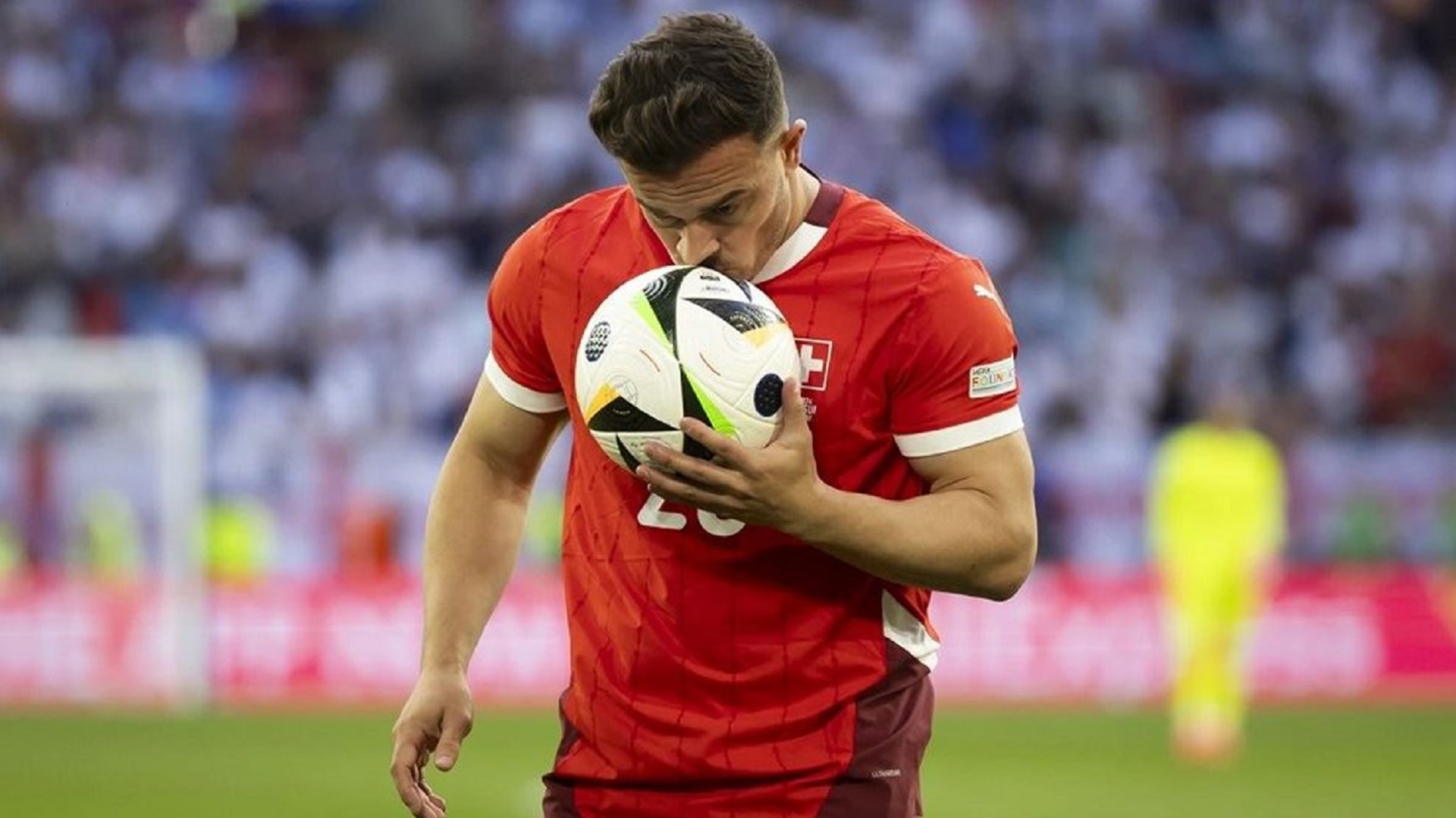 جيردان شاكيري ينهي مسيرته مع منتخب سويسرا: "أقول لكم جميعاً شكراً" 3 جيردان شاكيري ينهي مسيرته مع منتخب سويسرا: "أقول لكم جميعاً شكراً"