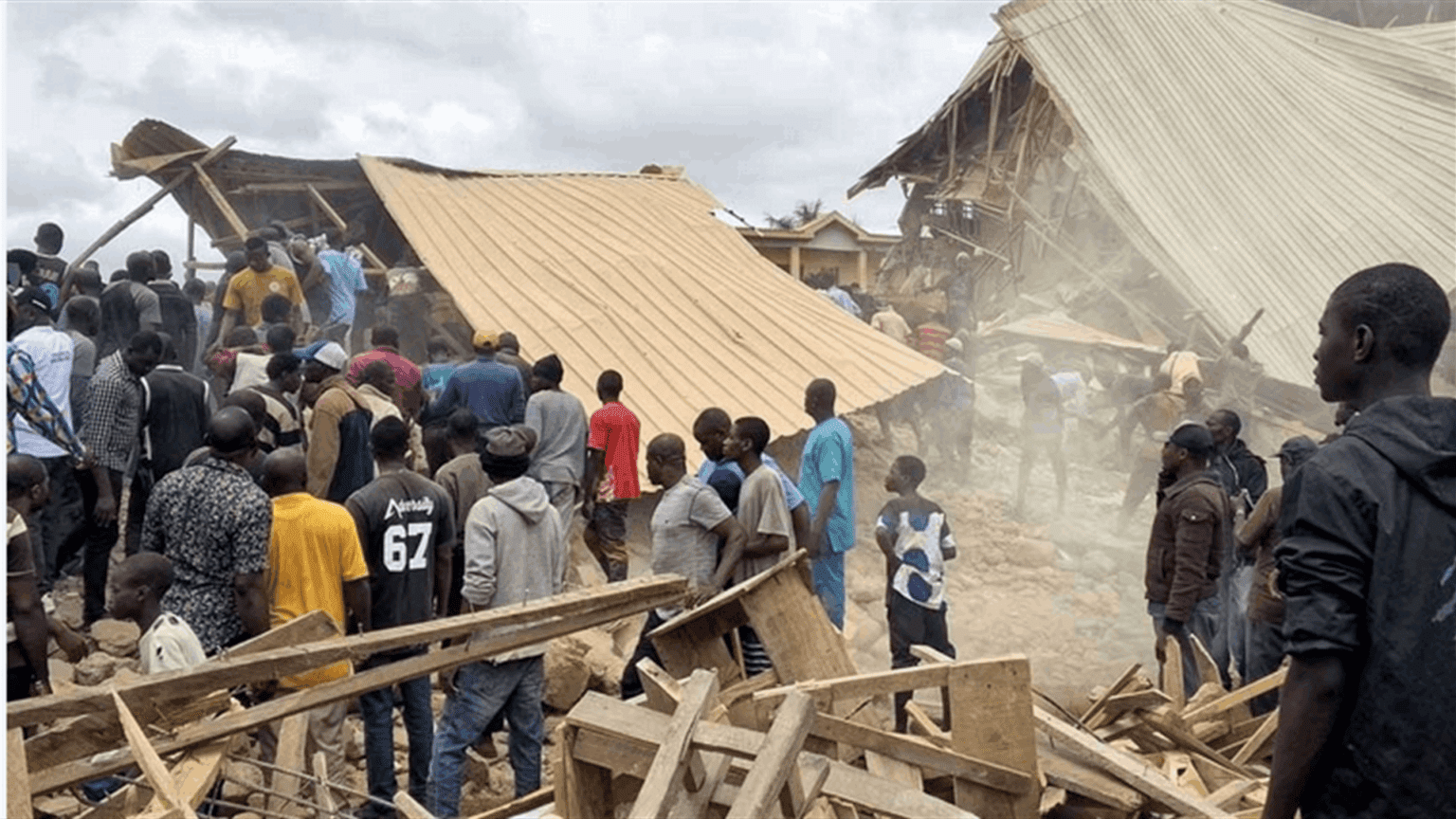 قتلى بانهيار مبنى مدرسة في نيجيريا