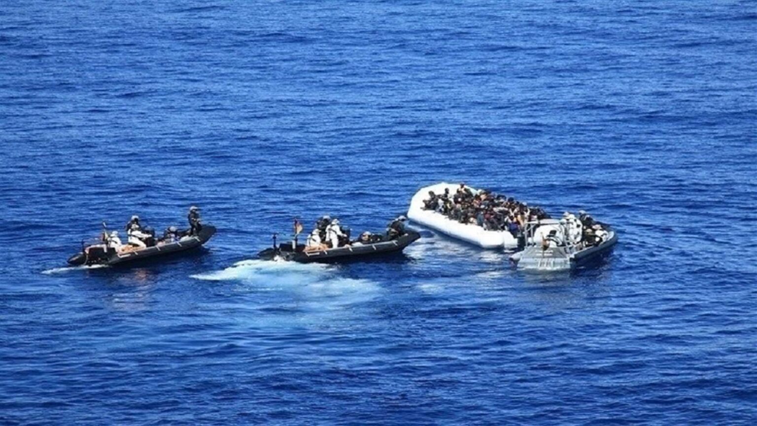 أثناء محاولتهم عبور قناة المانش.. غرق أربعة مهاجرين أثناء محاولتهم عبور قناة المانش.. غرق أربعة مهاجرين