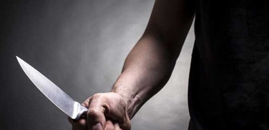 طعنها حتى الموت.. هكذا أنهى زوج حياة زوجته