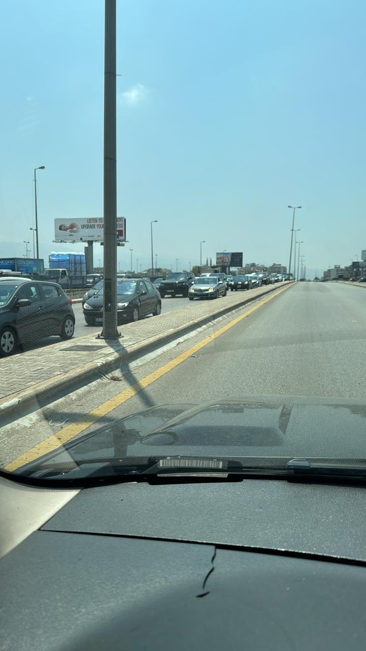 بالصورة زحمة سير خانقة على جسر سليم سلام