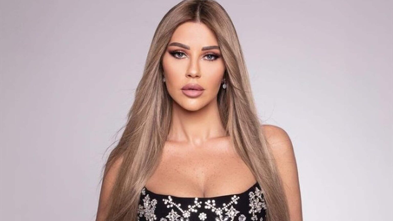 كارلا حداد تستمتع بعطلتها في قبرص برفقة ابنتها كارلا حداد تستمتع بعطلتها في قبرص برفقة ابنتها