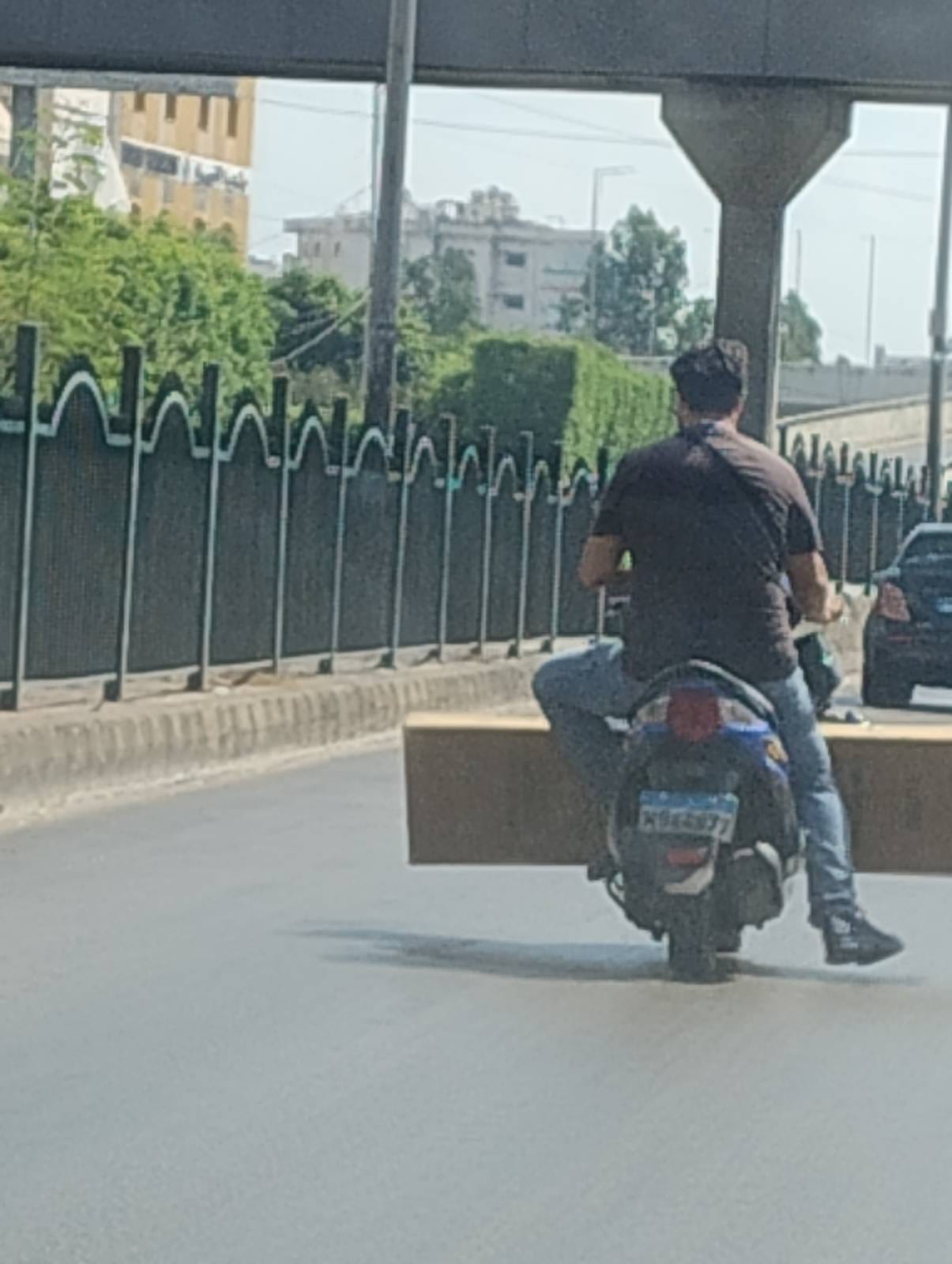بالصور.. في أحد شوارع بيروت.. تهور وجنون بقيادة "الدراجة النارية" 9 بالصور.. في أحد شوارع بيروت.. تهور وجنون بقيادة "الدراجة النارية"