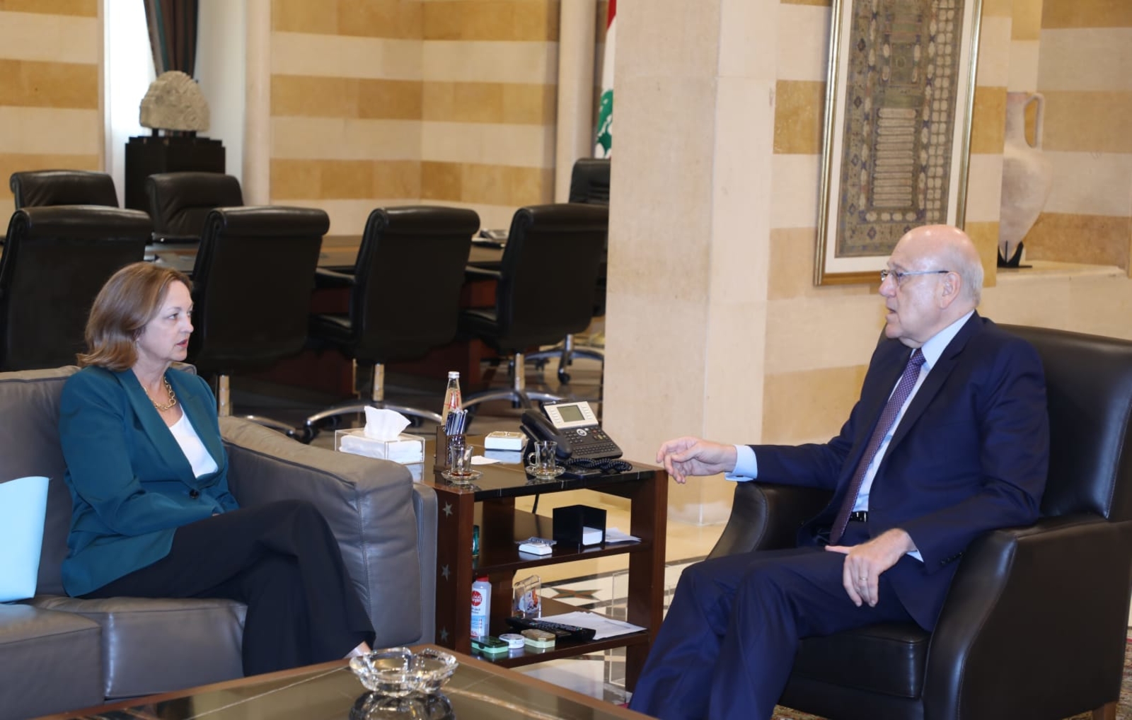 اسلحة كيماوية محرمة دوليا.. وميقاتي يطالب باستدعاء القائم بالأعمال الإيراني 3 اسلحة كيماوية محرمة دوليا.. وميقاتي يطالب باستدعاء القائم بالأعمال الإيراني