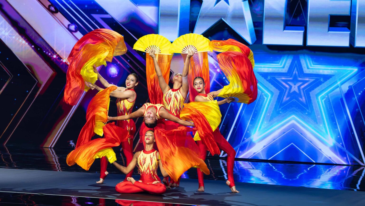 لجنة Arabs Got Talent تكسر القاعدة من أجل متسابقة لجنة Arabs Got Talent تكسر القاعدة من أجل متسابقة