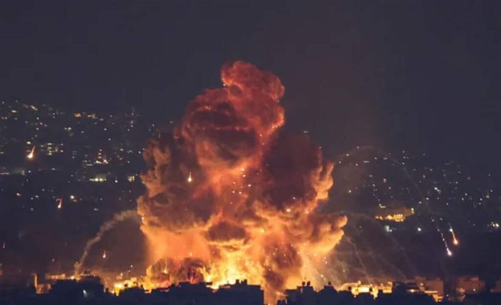 بالفيديو: غارة عنيفة استهدفت حي السلم موقف رقم 4