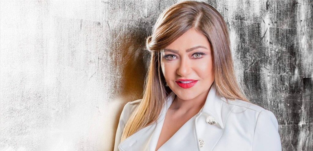 ليلى علوي تكشف سر نضارة بشرتها.. وهذه نصيحتها