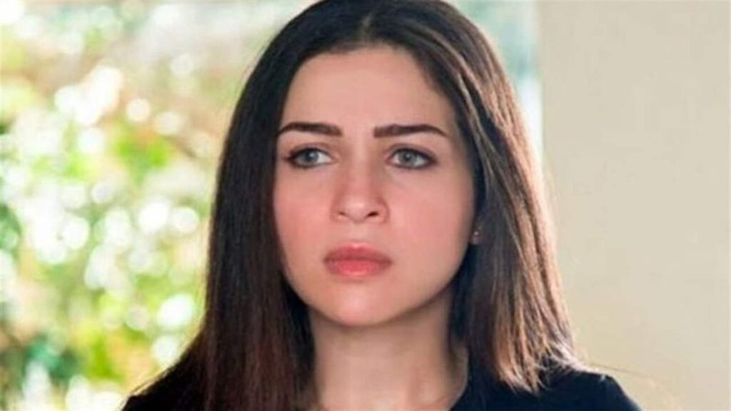 بسبب رحيل والدتها.. مي عز الدين بحالة نفسية صعبة