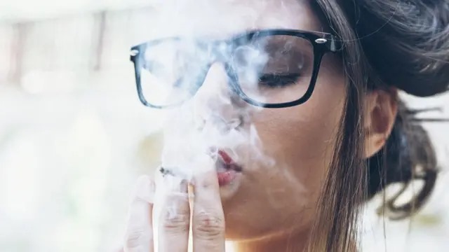 هل يؤثر التدخين على الرؤية؟ 3 هل يؤثر التدخين على الرؤية؟