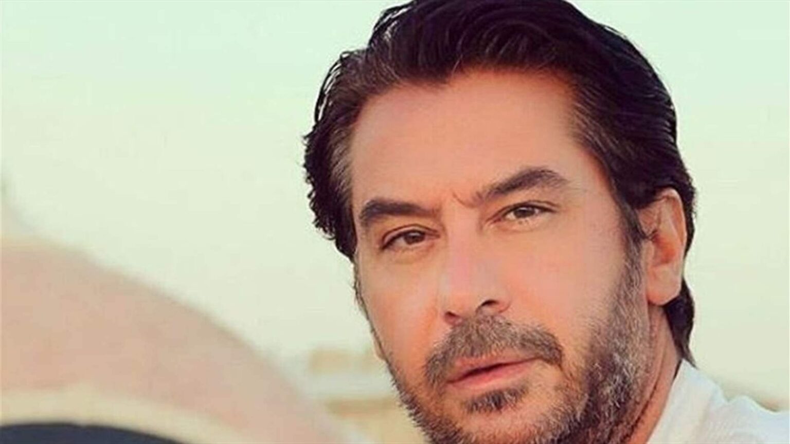 بالفيديو.. نجم "باب الحارة" ينهار خلال عزاء والده