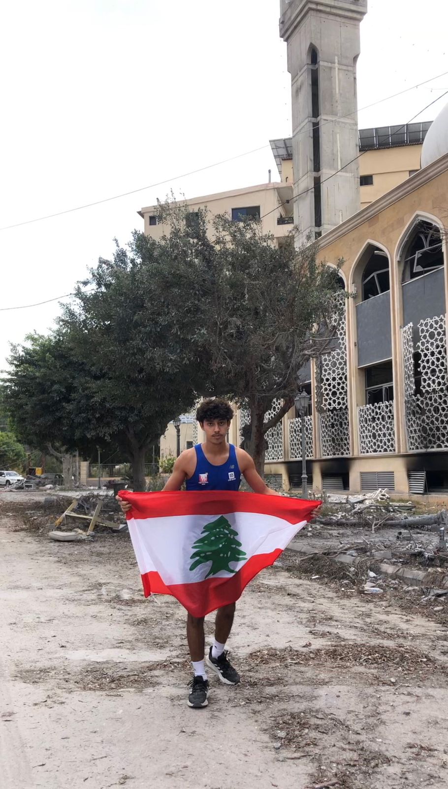 عداءو صور يركضون في شوارعها وسط الدمار نصرة للبنان والجنوب
