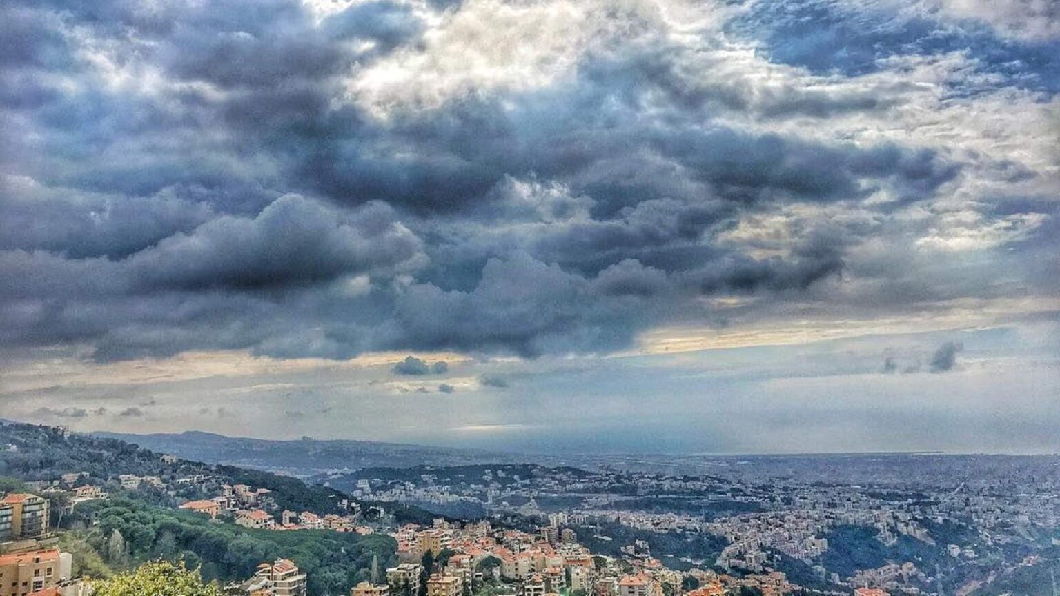 بين ظهر السبت وظهر الأحد.. منخفض جوي قادم