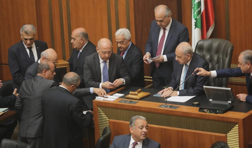 فرنجية لن ينسحب وجنبلاط إلى معراب بحثاً عن اسم توافقي: إشارات أميركية متناقضة حول الرئاسة