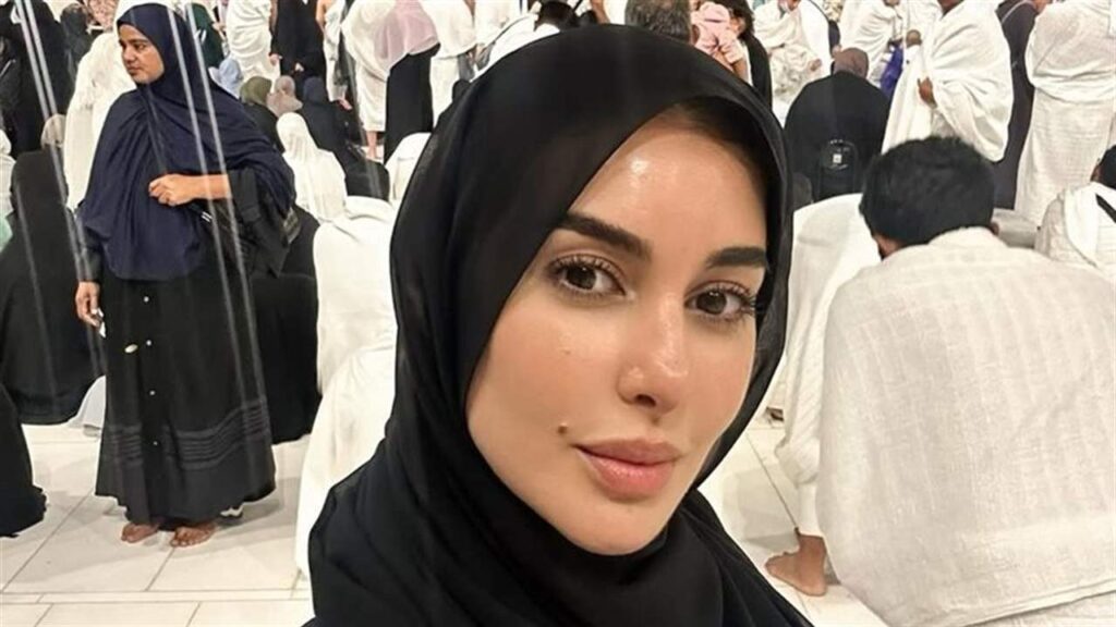 ياسمين صبري تؤدي مناسك العمرة.. هذا ما قالته