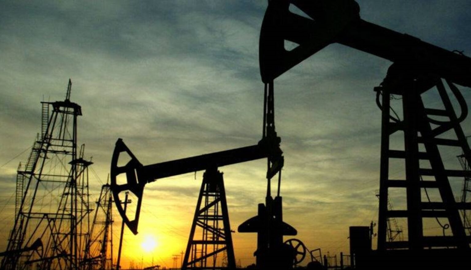 النفط يرتفع عالميا.. أعلى سعر منذ 3 أسابيع