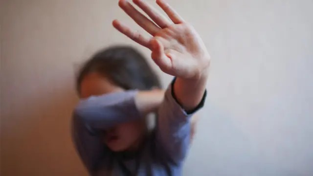 اغتصب بناته الثلاثة لمدة 3 سنوات.. وهذا هو حكم المحكمة 3 اغتصب بناته الثلاثة لمدة 3 سنوات.. وهذا هو حكم المحكمة