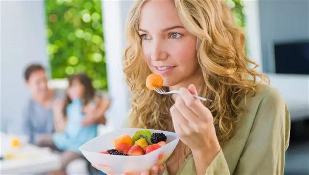 للمحافظة على شباب دائم.. تخلصوا من هذه العادات للمحافظة على شباب دائم.. تخلصوا من هذه العادات