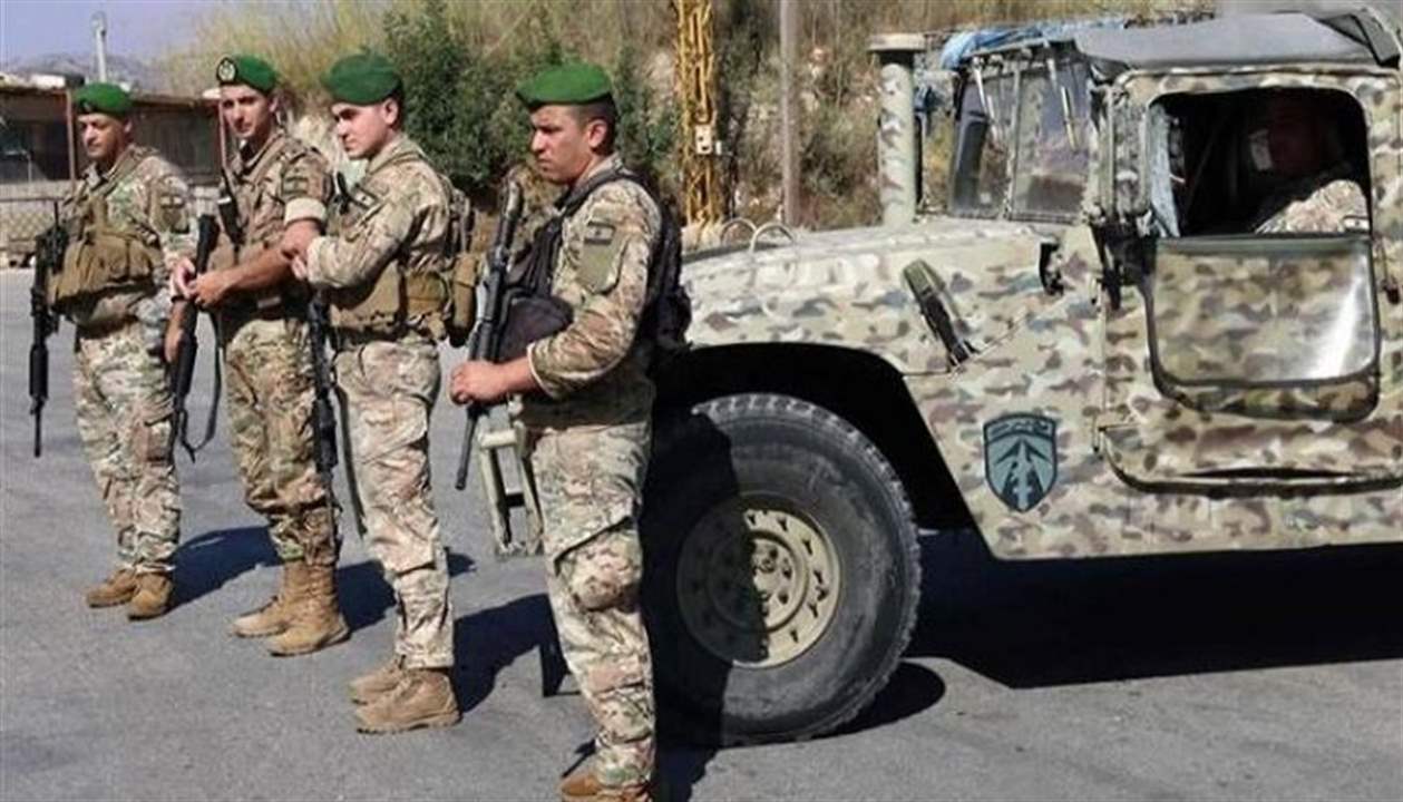 بالفيديو.. الجيش اللبناني يتقدم مواكب العائدين الى ميس الجبل 3 بالفيديو.. الجيش اللبناني يتقدم مواكب العائدين الى ميس الجبل
