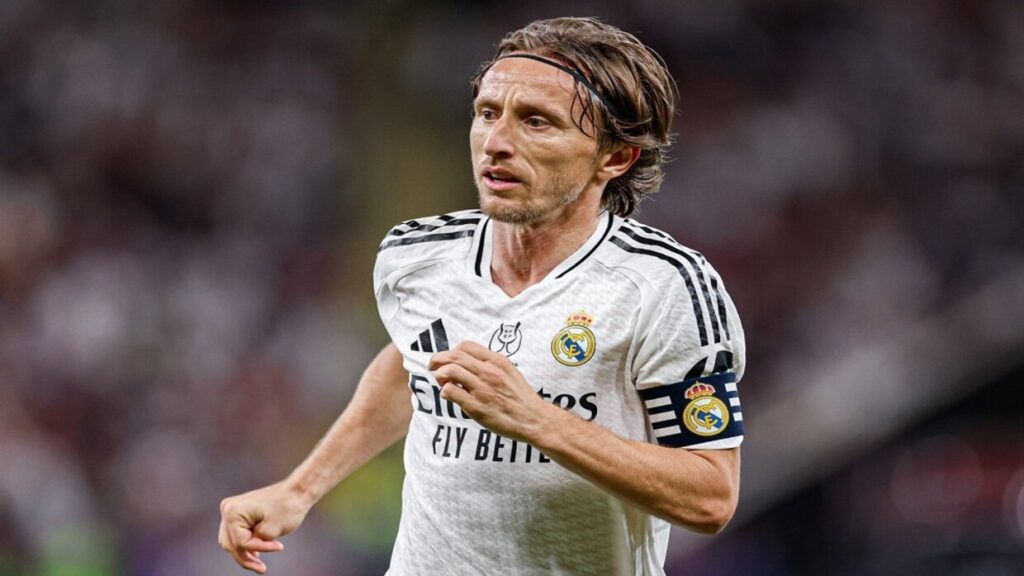 ليلة النيل من كبرياء ريال مدريد.. الكشف عن تفاصيل الحوار بين بيريز ومودريتش ليلة النيل من كبرياء ريال مدريد.. الكشف عن تفاصيل الحوار بين بيريز ومودريتش