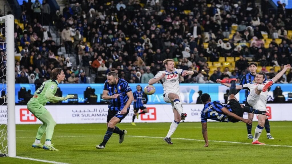 بالفيديو: إنتر ميلان يبلغ نهائي كأس السوبر الإيطالي في السعودية بالفيديو: إنتر ميلان يبلغ نهائي كأس السوبر الإيطالي في السعودية