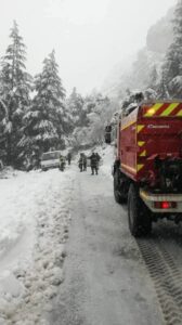 الجزائر.. إنقاذ 25 شخصا حاصرتهم الثلوج بولاية تيزي وزو 3 الجزائر.. إنقاذ 25 شخصا حاصرتهم الثلوج بولاية تيزي وزو