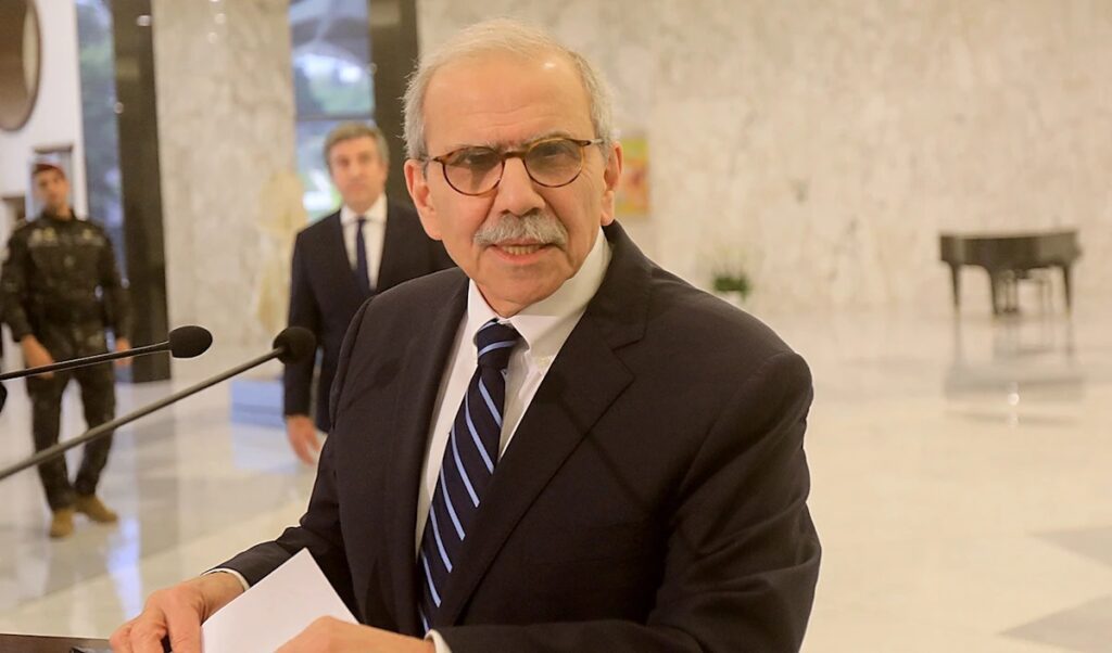 عون يطلب دعماً خارجياً لعدم إفشال تأليف حكومة العهد الأولى.. بري: تكليف سلام يناقض الدستور عون يطلب دعماً خارجياً لعدم إفشال تأليف حكومة العهد الأولى.. بري: تكليف سلام يناقض الدستور