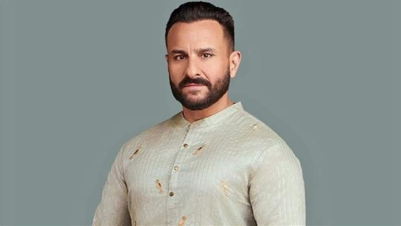 ظهور أول لسيف علي خان.. بعد حادثة الطعن ظهور أول لسيف علي خان.. بعد حادثة الطعن