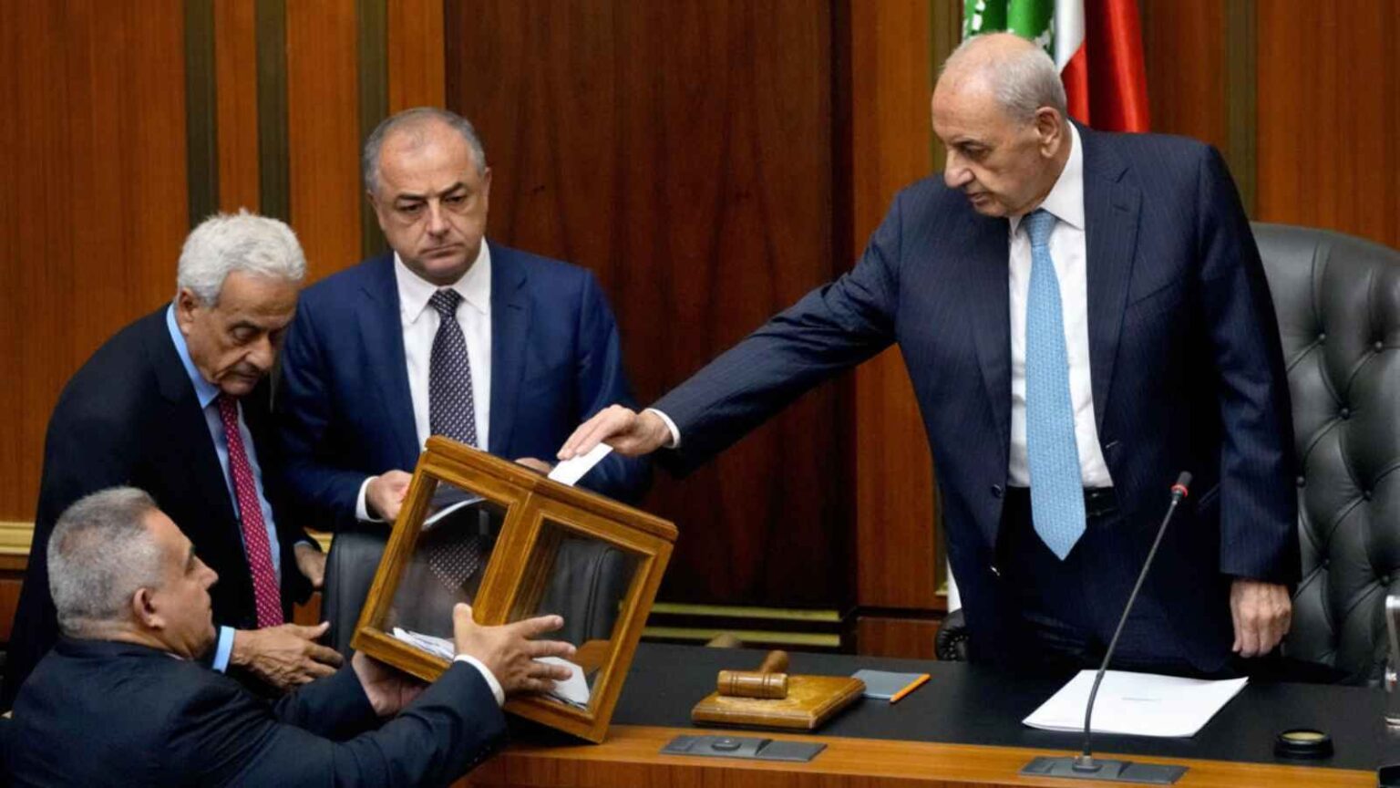 الدخان الأبيض قد يتصاعد في 9 كانون الثاني.. وبري يرفض التأجيل الدخان الأبيض قد يتصاعد في 9 كانون الثاني.. وبري يرفض التأجيل