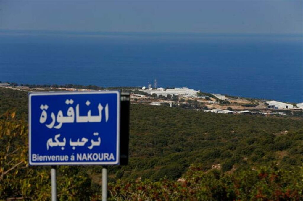 عدد من أهالي الناقورة يدخلون بلدتهم