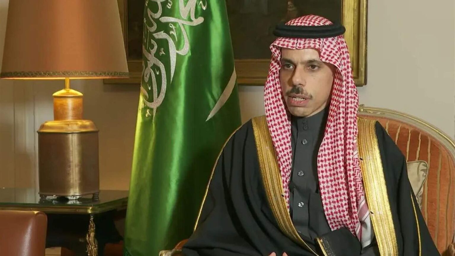 وزير الخارجية السعودي في بيروت