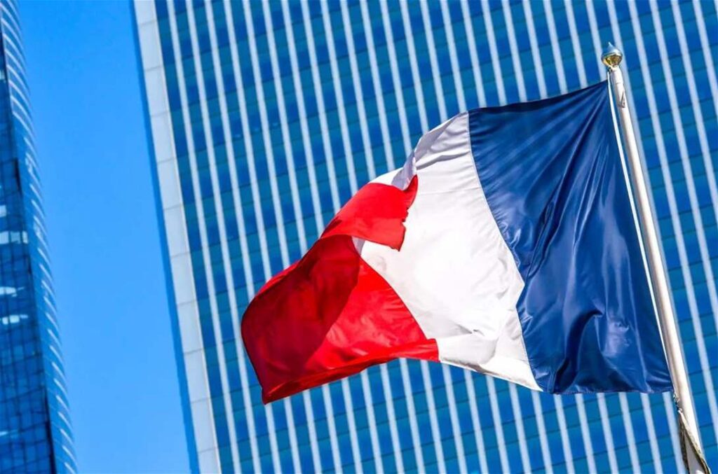 الحكومة الفرنسية توافق على استقالة جاك لانغ بعد كشف صلته بإبستين