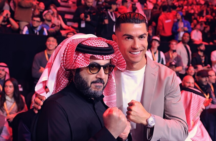 بالفيديو: لاعب للفنون القتالية المختلطة يحث رونالدو على دخول “القفص”.. بالفيديو: لاعب للفنون القتالية المختلطة يحث رونالدو على دخول "القفص"..