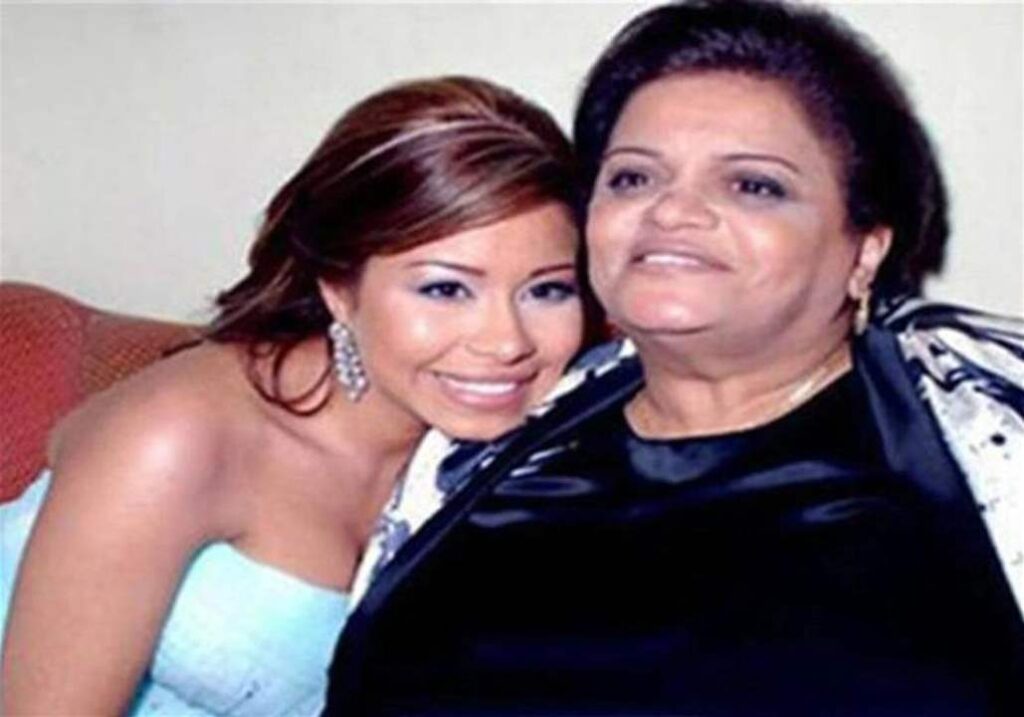 بالصورة.. وعكة صحية تصيب والدة شيرين عبد الوهاب بالصورة.. وعكة صحية تصيب والدة شيرين عبد الوهاب