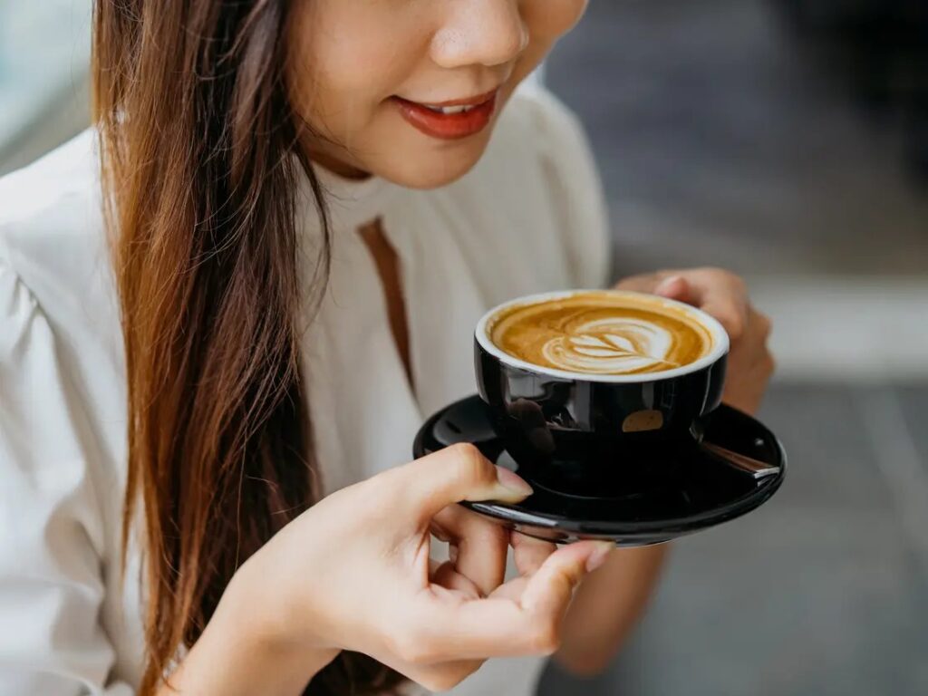 كل كوب قهوة نشربه.. يقلل مخاطر هذا المرض