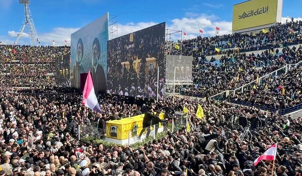 التشييع وتنظيمه أثبت حضور الحزب في المعادلة الداخلية.. كان رهانٌ على جمهور المقاومة وقاسم حدّد ماذا بعد 3 التشييع وتنظيمه أثبت حضور الحزب في المعادلة الداخلية.. كان رهانٌ على جمهور المقاومة وقاسم حدّد ماذا بعد