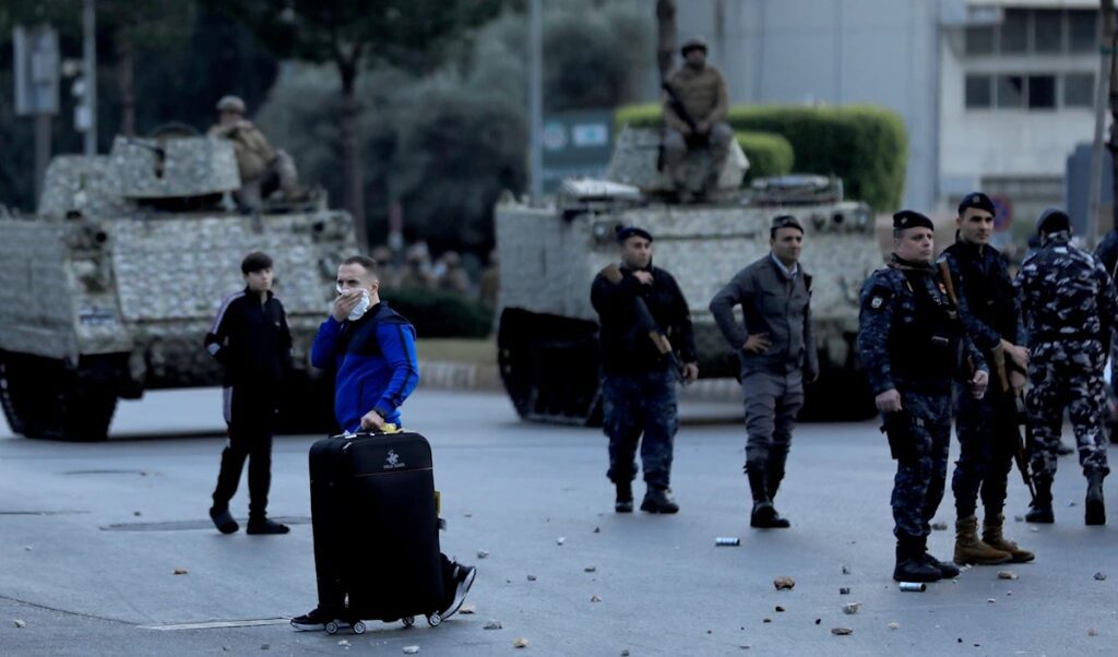 هل ينصاع لبنان لمنع هبوط الطيران الإيراني في بيروت نهائياً؟ هل ينصاع لبنان لمنع هبوط الطيران الإيراني في بيروت نهائياً؟