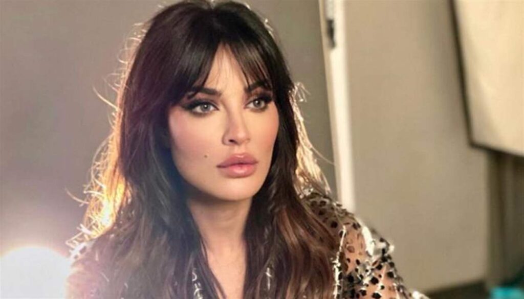 مفاجأة من نادين نسيب نجيم لابنتها.. شاهدوا ردّ فعلها البريء مفاجأة من نادين نسيب نجيم لابنتها.. شاهدوا ردّ فعلها البريء