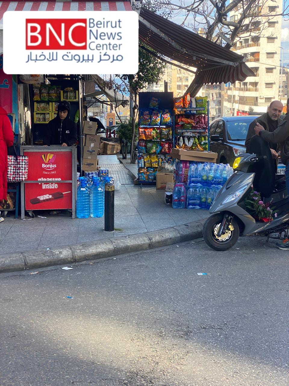 أسواق شعبية على الأرصفة والممرات